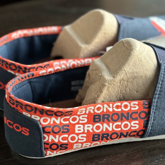 Women's FOCO NFL Denver Broncos Slip On Sneakers Canvas Shoes Size Medium NWT - Picture 5 of 8